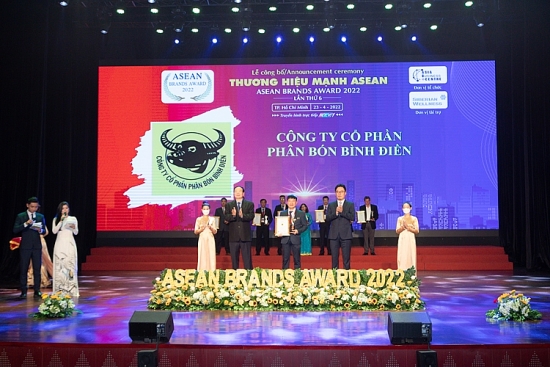 Phân bón Bình Điền đón nhận danh hiệu “Top 10 thương hiệu mạnh ASEAN 2022”