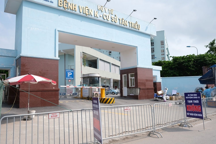Vietcombank trao tặng 5 tỷ đồng và 10.000 suất ăn hỗ trợ Bệnh viện K cơ sở Tân Triều phòng chống dịch Covid-19