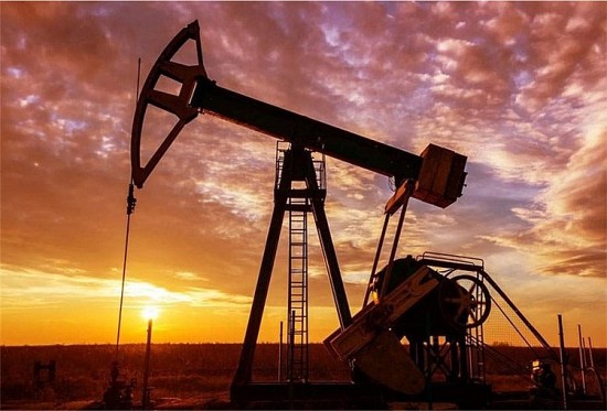 Giá dầu dẫn dắt đà tăng của thị trường hàng hóa nguyên liệu
