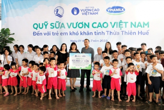 Trẻ em tỉnh Thừa Thiên Huế đón niềm vui uống sữa từ Vinamilk & Quỹ sữa vươn cao Việt Nam