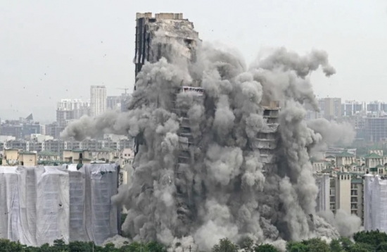 Chính quyền Ấn Độ san phẳng nhà chọc trời xây trái phép trong 9 giây