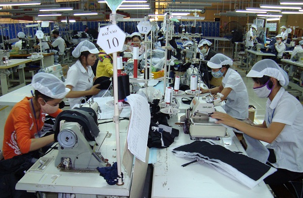 Hội nhập Cộng đồng kinh tế ASEAN, ngành dệt may Việt Nam không ngại sức ép cạnh tranh đến từ các nước thành viên. Ảnh minh họa.