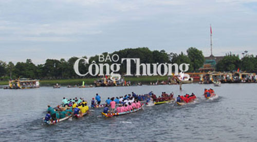 Sôi động giải đua thuyền truyền thống trên sông Hương