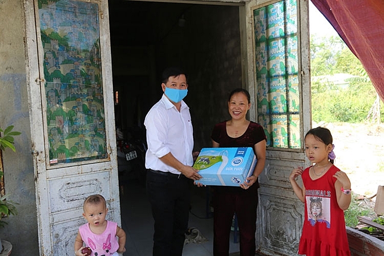 Cô Gái Hà Lan chung tay chia sẻ cùng Đà Nẵng với hàng trăm ngàn sản phẩm sữa yêu thương