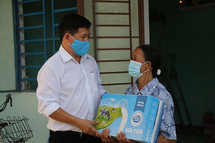 Cô Gái Hà Lan chung tay chia sẻ cùng Đà Nẵng với hàng trăm ngàn sản phẩm sữa yêu thương