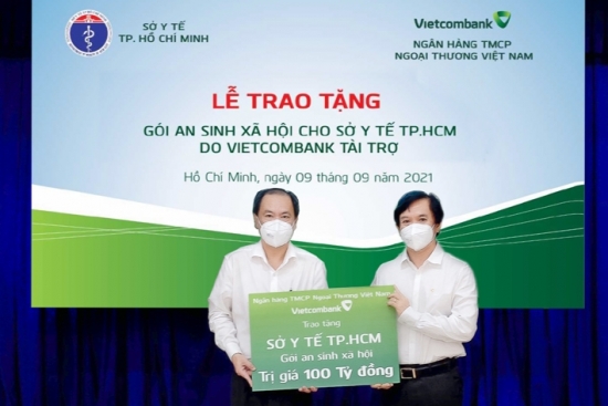 Vietcombank trao tặng gói an sinh xã hội 100 tỷ đồng cho Sở Y tế TP. Hồ Chí Minh