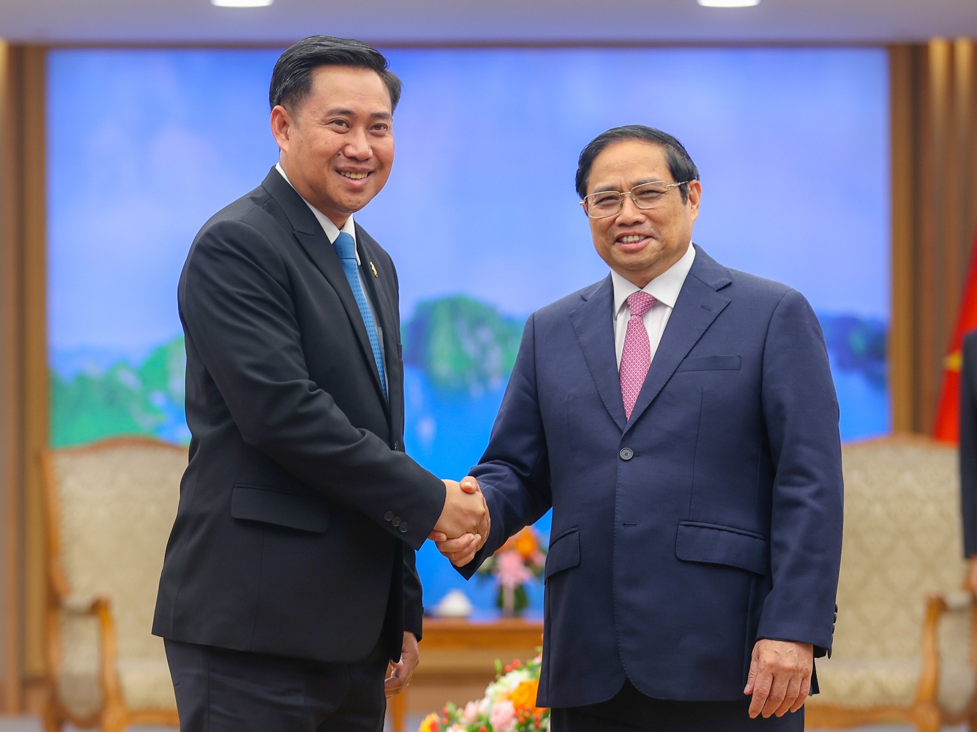 Thủ tướng tiếp Bộ trưởng, Chủ nhiệm Văn phòng Phủ Thủ tướng Lào - Ảnh 1.