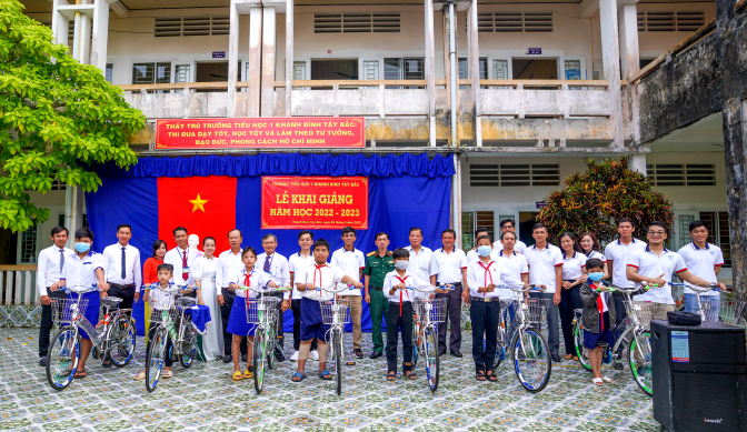 Đoàn thanh niên KCM phối hợp trao tặng 12 xe đạp trong chương trình 'Tiếp sức đến trường năm 2022'