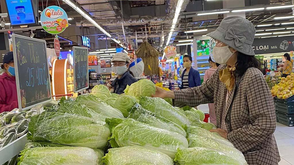 Rau xanh tại Hà Nội tăng giá vùn vụt - ảnh 1