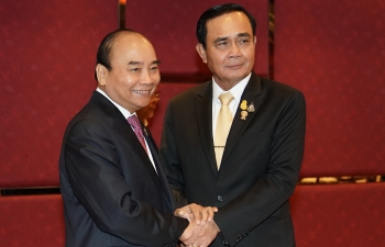 Thủ tướng Nguyễn Xuân Phúc gặp Thủ tướng Thái Lan