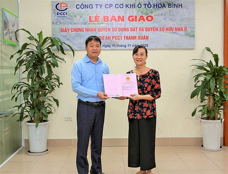 Chung cư PCC1 Thanh Xuân trao sổ hồng cho cư dân