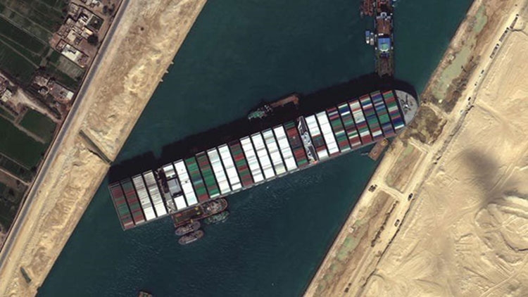 Kênh đào Suez tăng phí, gây áp lực lên chuỗi cung ứng toàn cầu