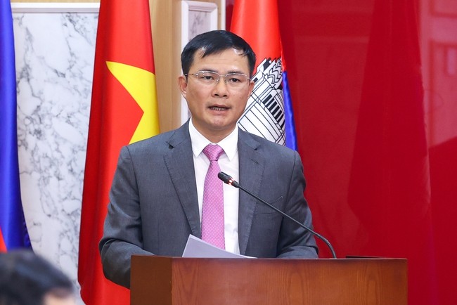 Chủ tịch kiêm TGĐ Viettel Tào Đức Thắng khẳng định Viettel cam kết đồng hành cùng Campuchia ứng dụng các công nghệ số, giải pháp số phục vụ mọi hoạt động xã hội.