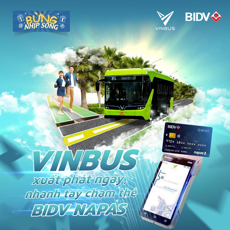 Người dân thủ đô mua vé xe buýt điện bằng thẻ BIDV NAPAS