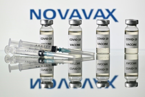 EU phê chuẩn vắc xin Covid mới để ngăn chặn sự tấn công của Omicron