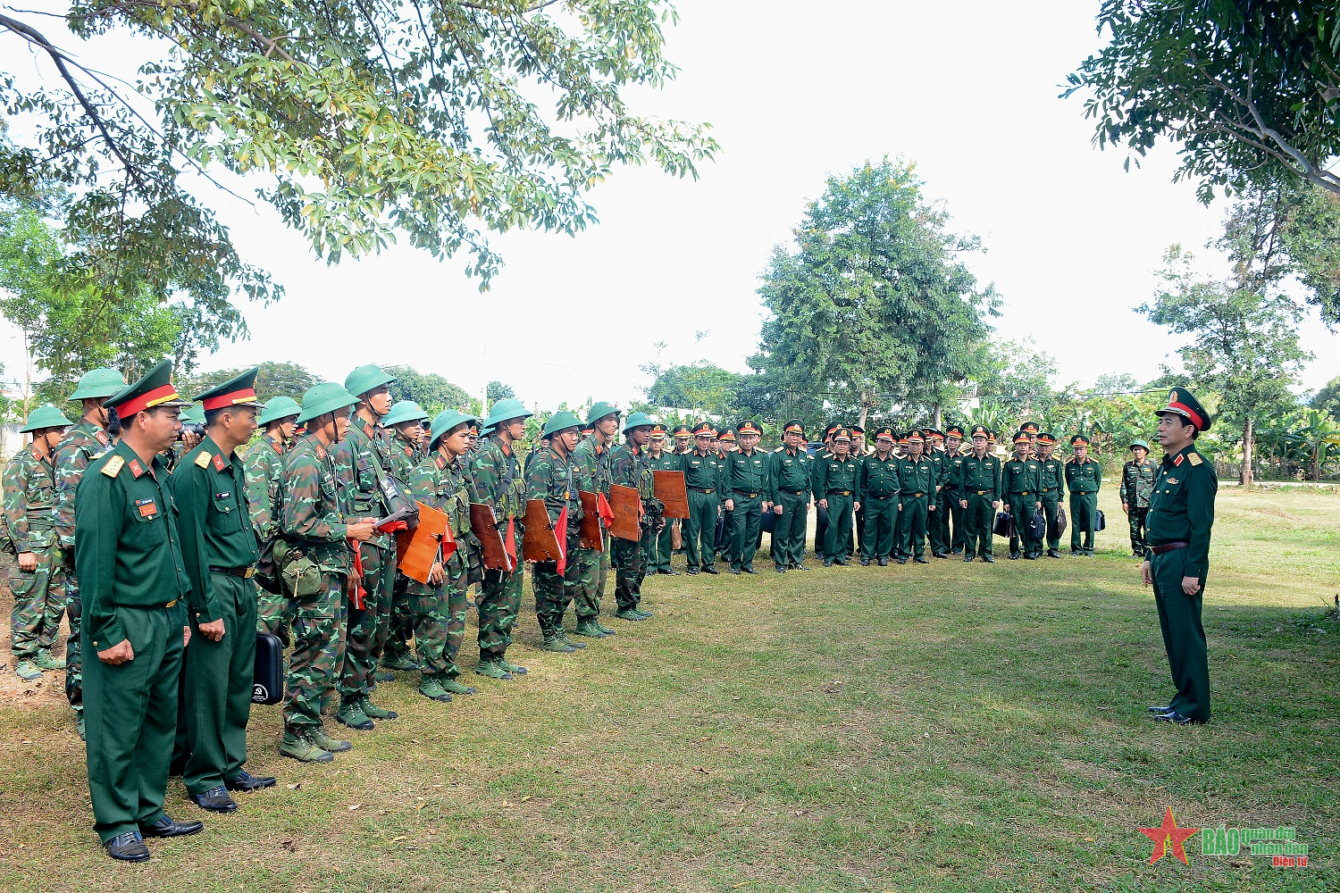 Xứng đáng Quân đội anh hùng của dân tộc Việt Nam anh hùng