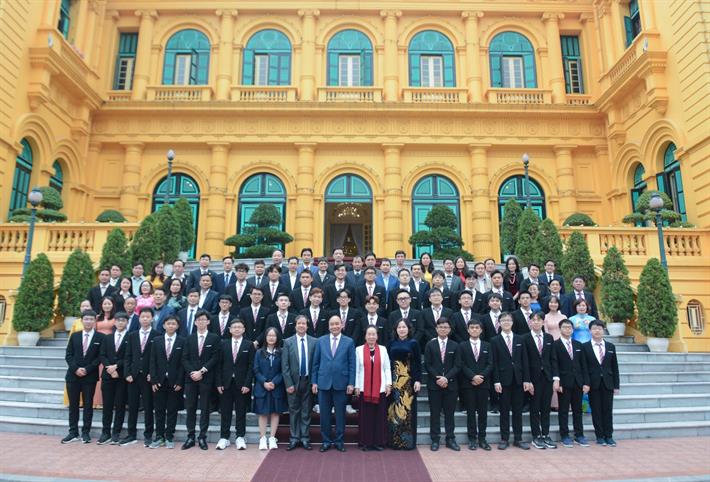 Chủ tịch nước biểu dương học sinh đoạt giải Olympic và Khoa học kỹ thuật quốc tế