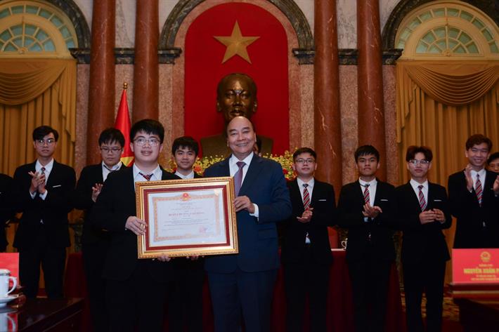Chủ tịch nước biểu dương học sinh đoạt giải Olympic và Khoa học kỹ thuật quốc tế