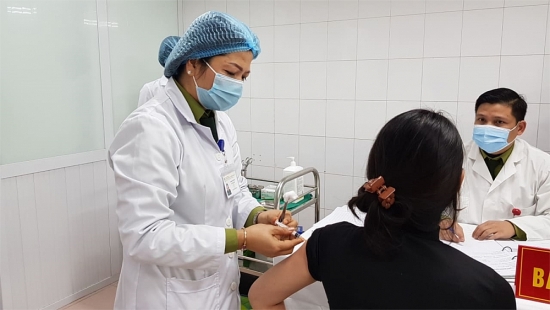 Tiêm mũi 4 vaccine phòng Covid-19 phải sau mũi 3 ít nhất 4 tháng