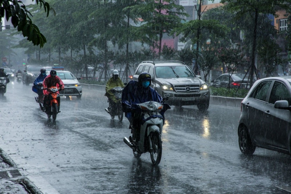 Cơn bão số 1 cách đảo Hải Nam (Trung Quốc) khoảng 400km, Bắc Bộ cảnh báo mưa lớn