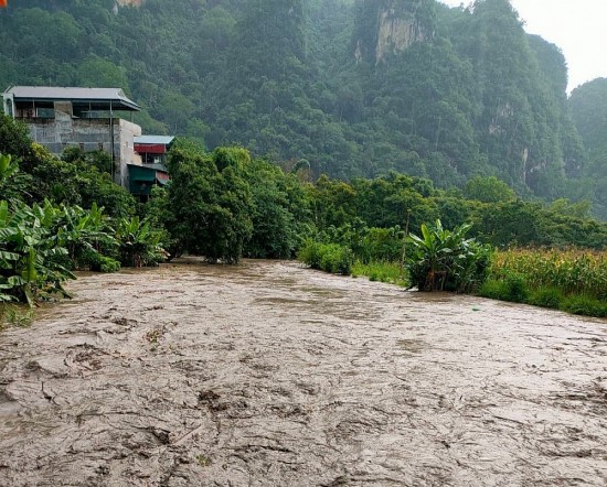 Đã tìm thấy thi thể nạn nhân đầu tiên trong vụ lũ cuốn trôi 4 người ở Cao Bằng