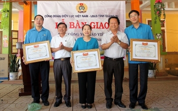 Công đoàn Điện lực Việt Nam bàn giao nhà công vụ cho giáo viên miền núi
