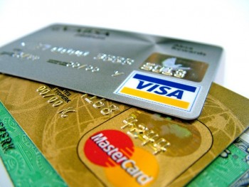 Người tiêu dùng làm gì khi mất thẻ hoặc có dấu hiệu bị lộ thông tin tài khoản?