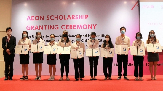 AEON trao tặng 40 suất học bổng cho sinh viên Việt Nam