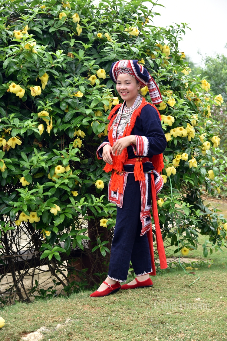 Hà Giang: Sắc màu độc đáo trong trang phục của phụ nữ Dao đỏ