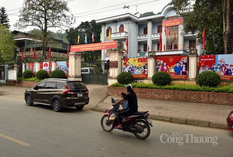 Hà Giang rực rỡ cờ, pa nô trước ngày bầu cử