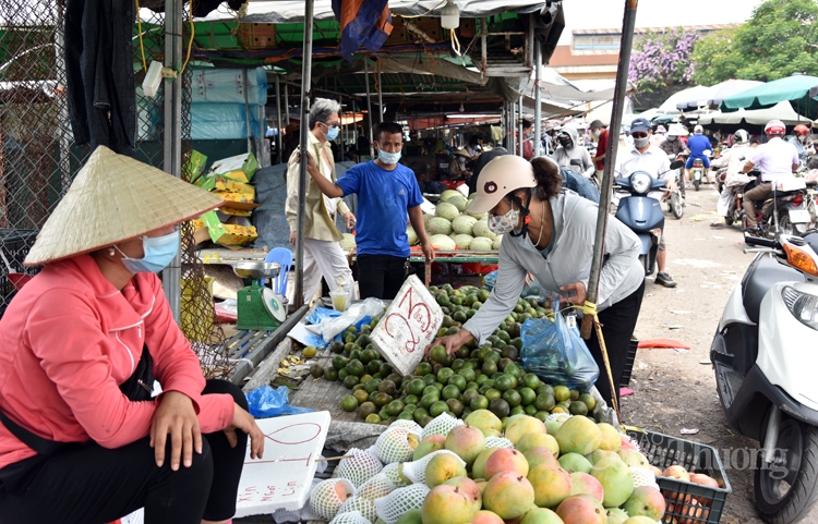 Hà Nội: Chợ đầu mối phía Nam chủ động phòng chống dịch