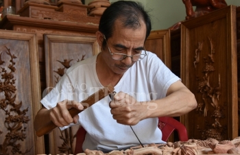 Độc đáo nghệ thuật điêu khắc tranh gỗ La Xuyên