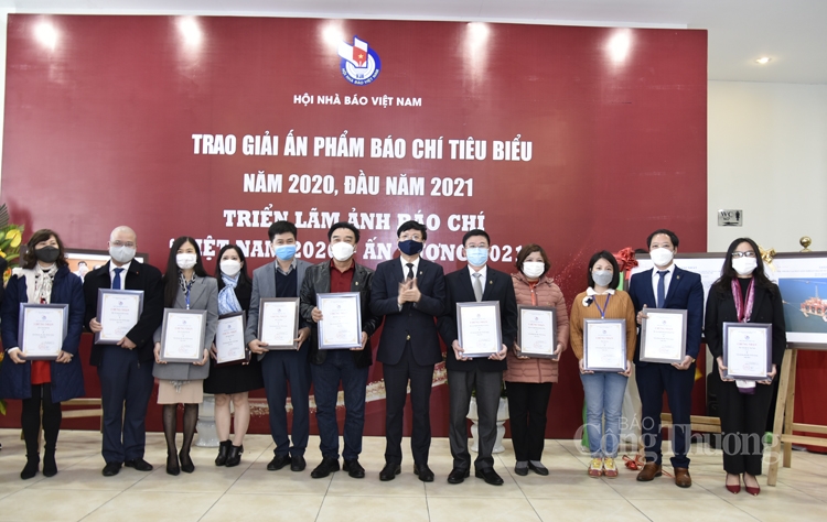 Hội nhà báo Việt Nam tổ chức trao giải ấn phẩm báo chí tiêu biểu năm 2020, đầu năm 2021