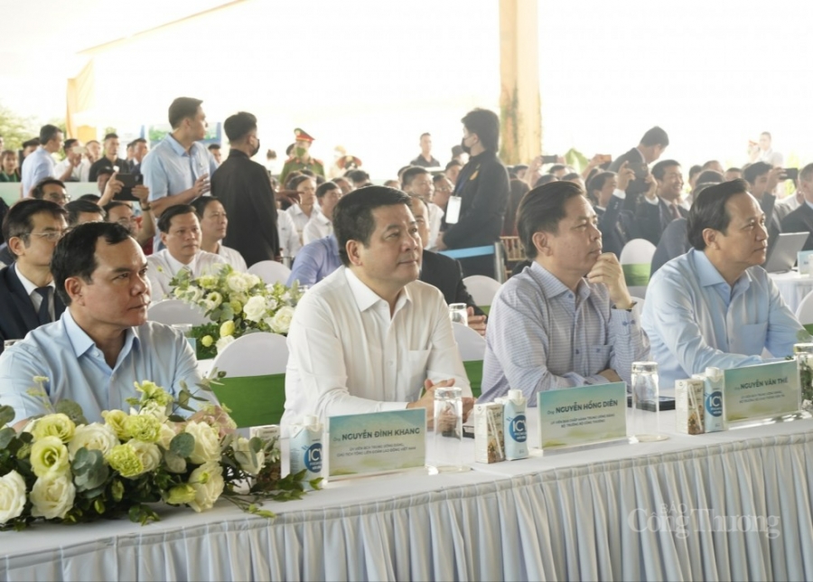 Thủ tướng Phạm Minh Chính dự lễ khởi công dự án Thiên đường sữa Mộc Châu