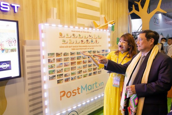 Thủ tướng Phạm Minh Chính trải nghiệm Festival số trên sàn thương mại điện tử Postmart.vn