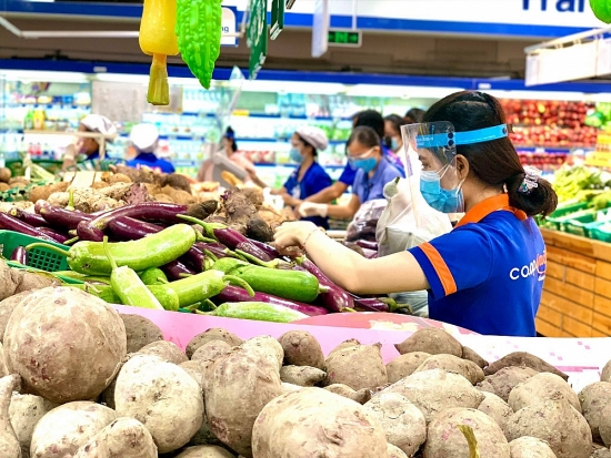 Nhân viên siêu thị, cửa hàng tiện lợi tại TP Hồ Chí Minh được lưu thông trên đường sau 18h