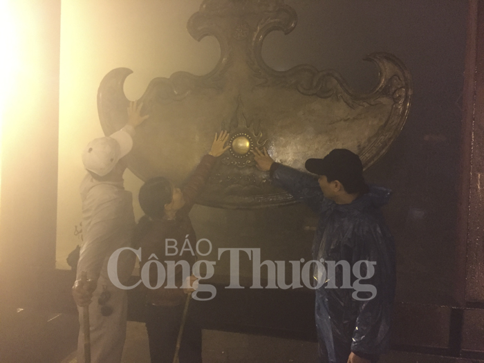 Quảng Ninh: Tấp nập người hành hương về Yên Tử từ nửa đêm