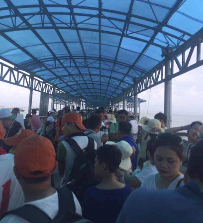 Hơn 5.000 du khách mắc kẹt tại đảo Cô Tô đang trên đường trở về đất liền