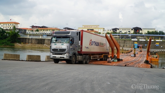 Quảng Ninh: Tạm dừng tiếp nhận một số mặt hàng ra khu vực cửa khẩu tại Móng Cái