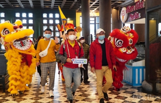 Quảng Ninh đón đoàn khách du lịch thăm vịnh Hạ Long đầu tiên năm Nhâm Dần 2022