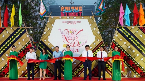 Quảng Ninh: Ngày hội du lịch đường phố Hạ Long "Hội xuân di sản" hút khách ngày đầu khai mạc