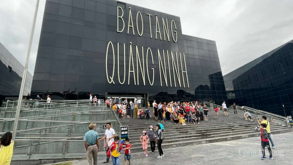Ước tính trong 2 ngày 30/4 và 1/5, Bảo tàng Quảng Ninh đón gần 15.000 lượt khách du lịch.
