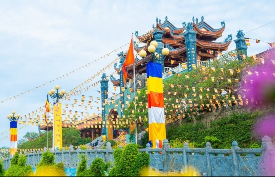 Đại lễ Phật đản chùa Ba Vàng 2022 góp phần “kích cầu” du lịch Quảng Ninh