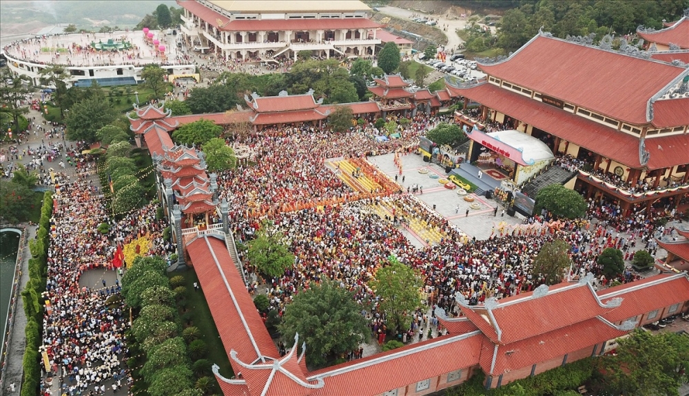 Hàng vạn trái tim hòa cùng chương trình Đại lễ Phật đản 2022 tại chùa Ba Vàng