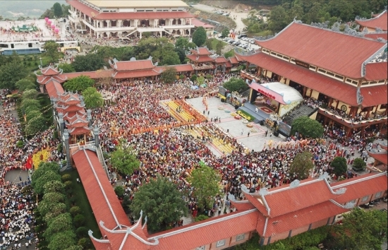 Hơn 40 nghìn người tham gia Đại lễ Phật đản tại chùa Ba Vàng