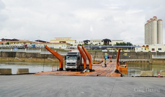 Tỉnh Quảng Ninh: Lối mở cầu phao tạm Km3+4 Hải Yên thông quan trở lại