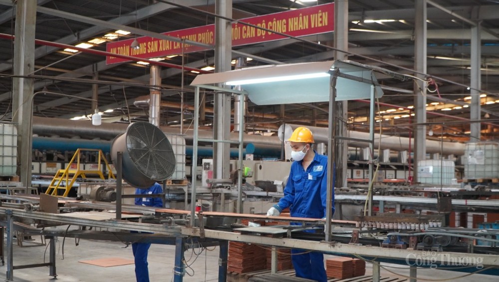 Với tốc độ phát triển kinh tế nhanh, tỉnh Quảng Ninh đang đứng trước nguy cơ thiếu hụt lao động trầm trọng, đặc biệt là lao động có ký thuật, trình độ cao