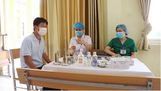 Tỉnh Quảng Ninh ưu tiên tiêm vắc xin phòng COVID-19 mũi thứ 4 cho lao động ngành than, điện