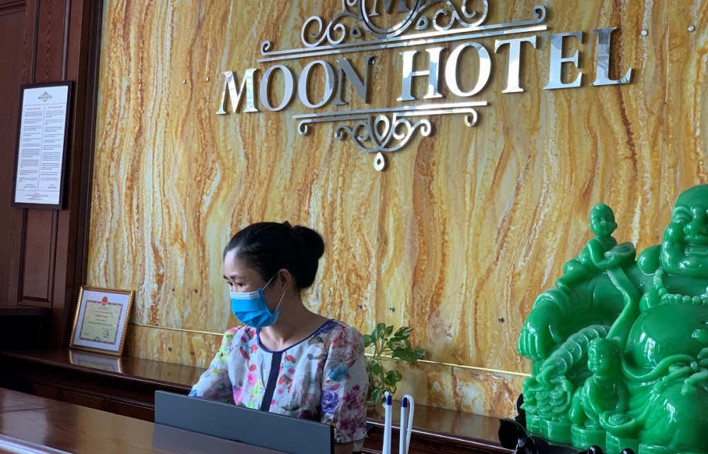 Công ty Cổ phần Thương mại dịch vụ Vân Nam- Moon Hotel là một trong những đơn vị được tam dừng đóng tạm dừng đóng quý hưu trí và tử tuất cho người lao động