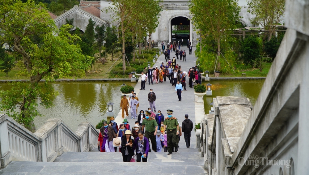 Quảng Ninh thí điểm đón khách ngoại tỉnh tại một số điểm du lịch
